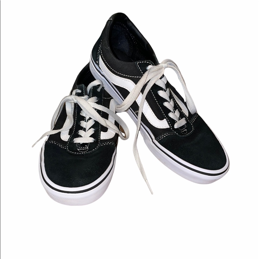 WOMENS BLACK CLASSIC BLACK&WHITE VANS!
